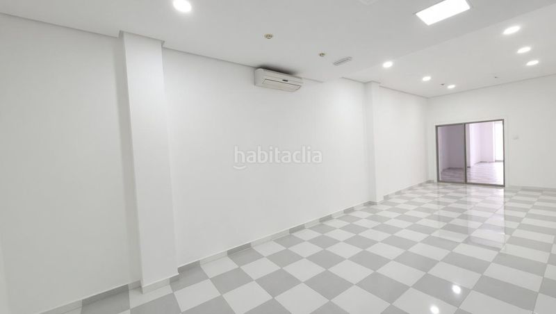 Foto ec77f5f5-e40f-4b1a-9d01-3e62c4e8b66f. Alquiler local comercial local en alquiler en Plaza Xúquer Paiporta