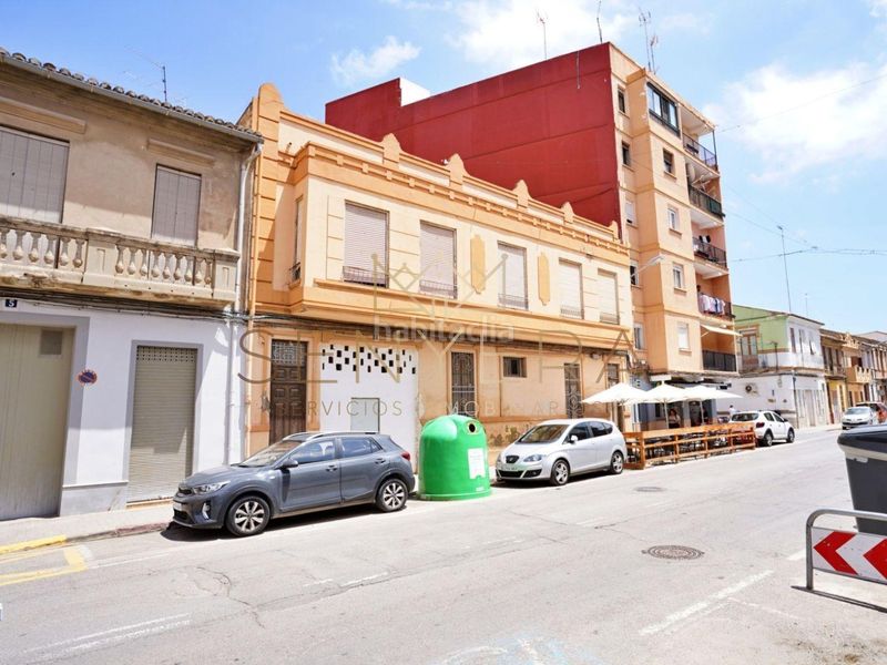 Foto 2a59fe8f-66de-47d0-b3ff-01dba0ea6cc3. Edifici a La Torre Valencia