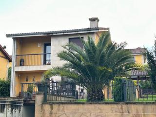 Casa aparellada  Santillana del mar - barrio herran. Chalet para entrar a vivir en santillana del mar