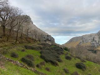 Edificio en Miera - barrio mortesante 2. Cabaña a 7 km de liérganes