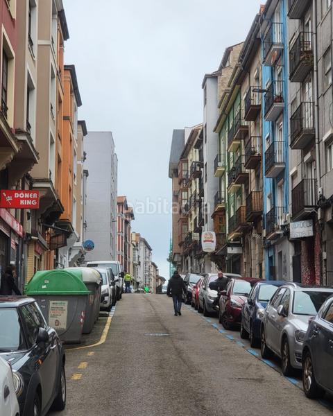 Foto d45ffe04-c3ce-488d-b707-534f2e88e92d. Alquiler local comercial alquiler de negocio con cocina y salida de humos en zona puertochico en Santander