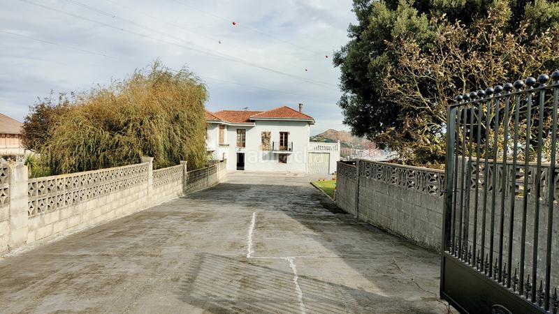 Foto 9bbe7446-9298-48f2-8d80-26568e572727. Haus mit parking in Cacicedo Camargo