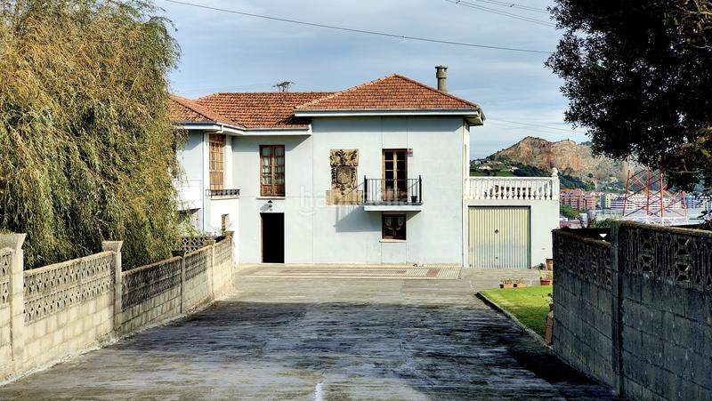 Foto bb9588cc-afd4-4440-85ca-19e292a4c1ae. Haus mit parking in Cacicedo Camargo