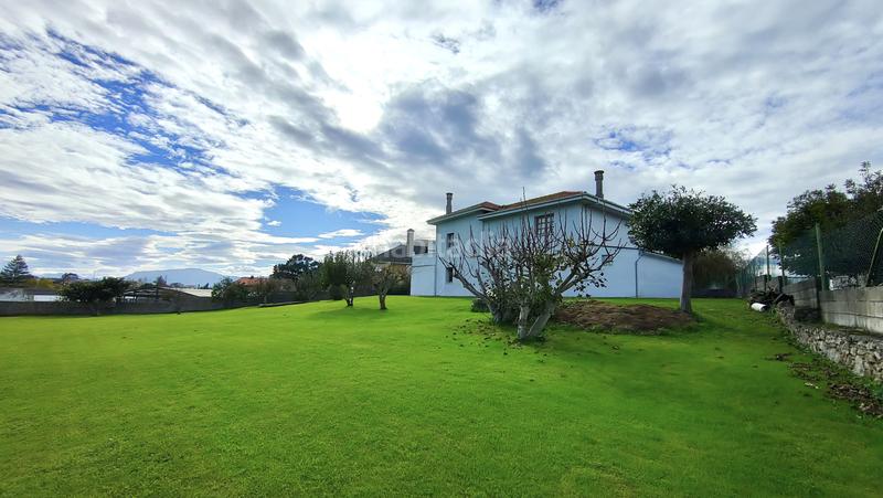 Foto f58a4ddd-6edb-4bcb-bfcb-259f33c1ef99. Haus mit parking in Cacicedo Camargo