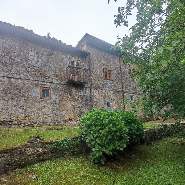 Foto 7f9f598b-5626-450f-a730-169dc0cf4edf. Casa amb aparcament a Ruesga