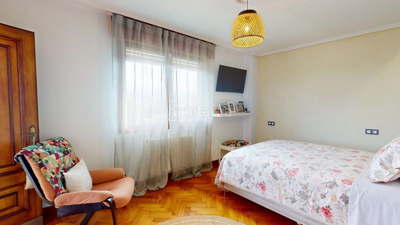Foto 5a2646c2-e7a2-431a-b019-67a02884d1ad. Casa a calle corceño 5 a Alisal - San Román Santander