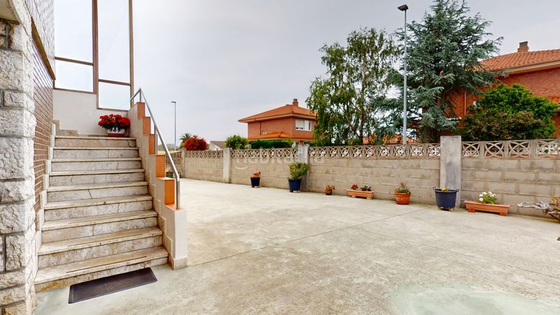 Foto a069bc2a-92e5-4406-b364-2f645ca25cc4. Casa a calle corceño 5 a Alisal - San Román Santander