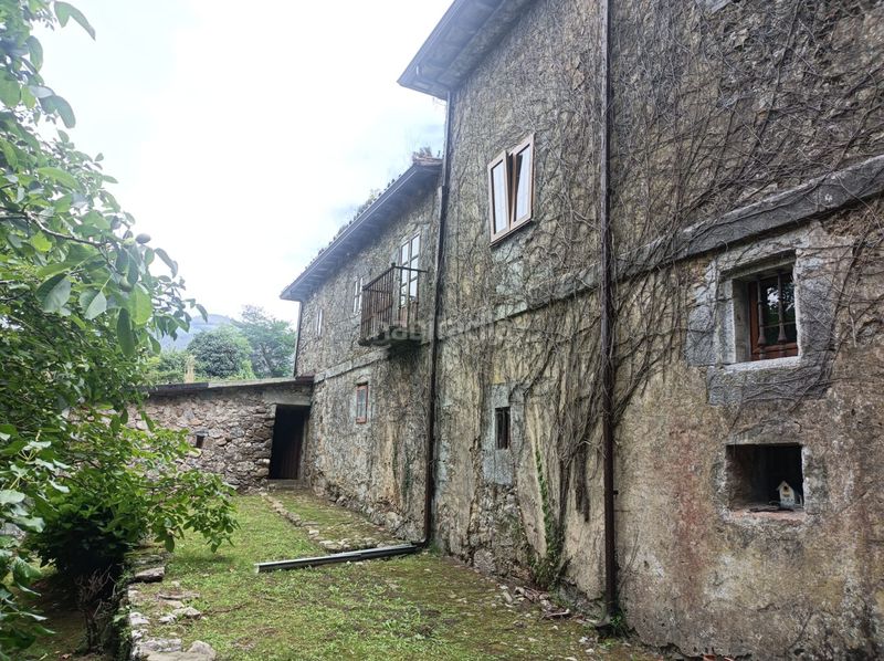 Foto cf0e2675-cd19-4a08-bbe0-cff79d9a2bda. Casa amb aparcament a Ruesga