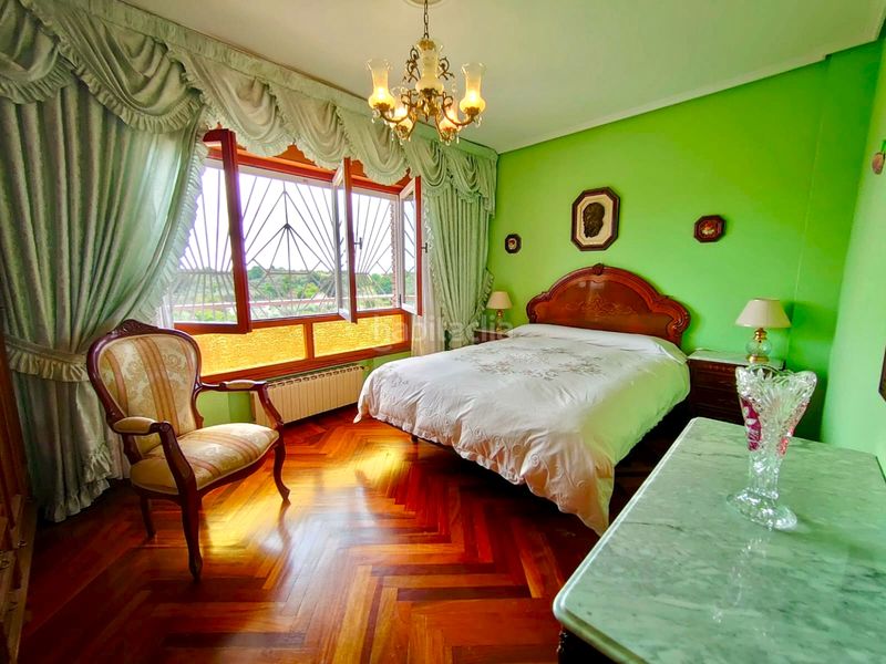 Foto 0a21d9a0-8614-4ee1-905c-f5f535320a24. Casa amb calefacció aparcament a Cacicedo Camargo