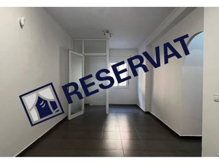 Pis a Llagosta (La). Planta baja con rampa de acceso para personas con mobilidad redu