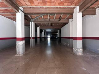 Local Comercial en Calle escolas 11. Local en planta baja con entrada por dos calles