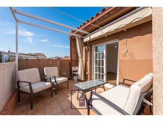 Pis  Calle sant pau. En venta ático luminoso con terraza y 3 habitaciones en el centr