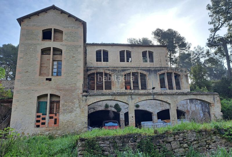 Foto f40a1702-550f-4afd-970f-bb43fe551ea2. Casa in Gelida