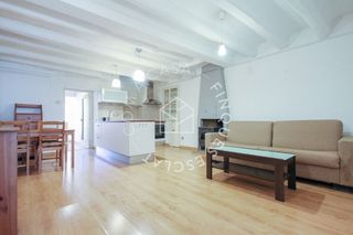 Pis a Gelida. Piso en venta con encanto y comodidad en pleno centro