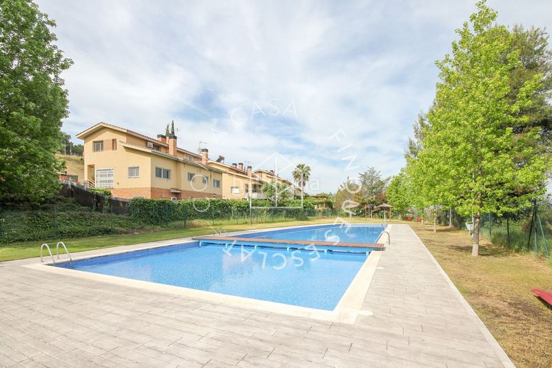 Foto 93b97c5d-349b-492c-82ec-81947af0be85. Pis amb piscina a Gelida