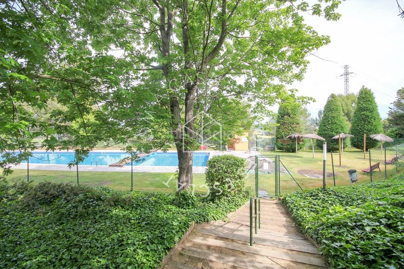 Foto c3c10e99-47a2-4487-8b43-b097f5119183. Pis amb piscina a Gelida