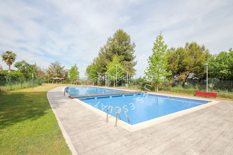 Foto edf4a74a-cfc2-42b9-b897-6a945f3abe87. Pis amb piscina a Gelida