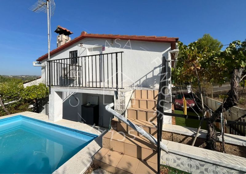 Foto 3b2c92f2-54db-4300-8dd4-cbb7b9cda701. Casa amb calefacció piscina a Gelida