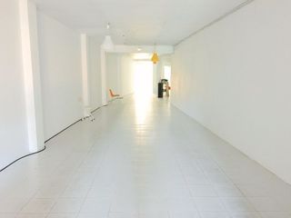 Local Comercial  Carrer major. Local de grandes dimensiones