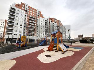 Pis  Plaça de guillem agulló. Vivienda a estrenar !