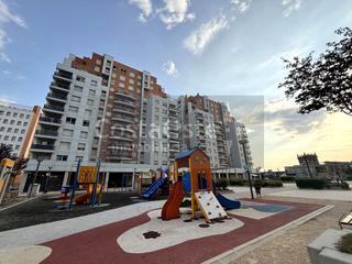 Piso  Plaça de guillem agulló. Vivienda a estrenar !