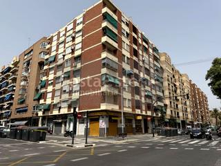 Location Local commercial  Carrer del doctor manuel candela. Excelente ubicacion  local comercial