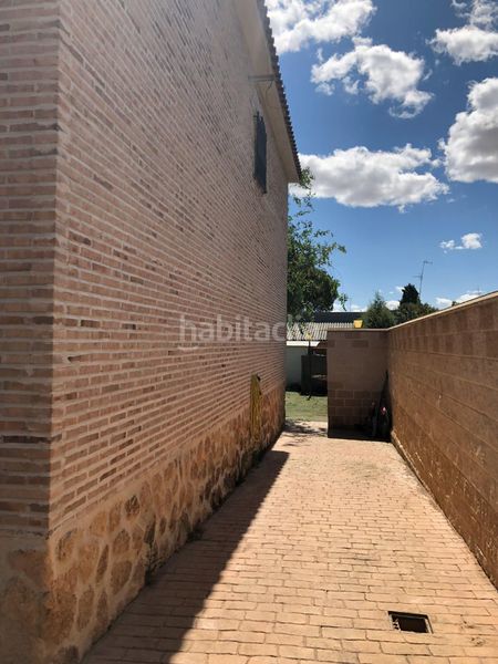 Foto eb2ac129-9cd4-4d00-9b9a-a6df22c8f1be. Xalet amb aparcament piscina a Yuncos