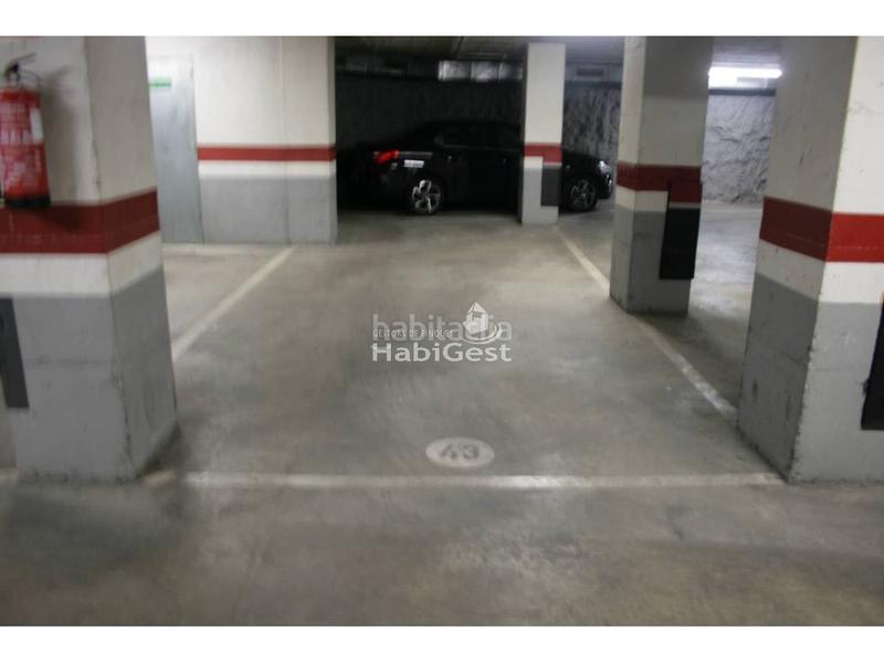 Foto ee874a56-979a-4441-9fde-a66fce19e8a6. Aparcament cotxe a Eixample Nord Girona