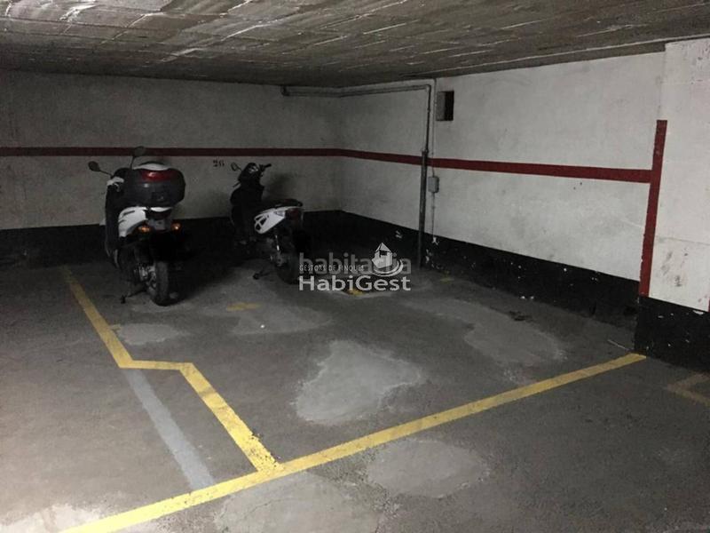 Foto c386f301-8ea2-490f-be65-05d7661b64a8. Location parking voiture dans Eixample Nord Girona
