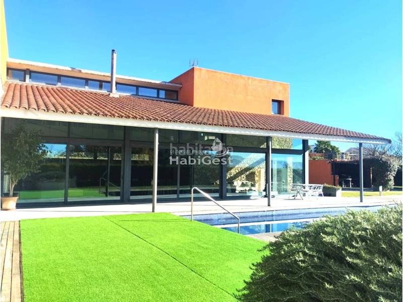 Foto 2c32fced-6989-4bcf-b624-200a7cd8d840. Casa con parcheggio piscina in Cervià de Ter