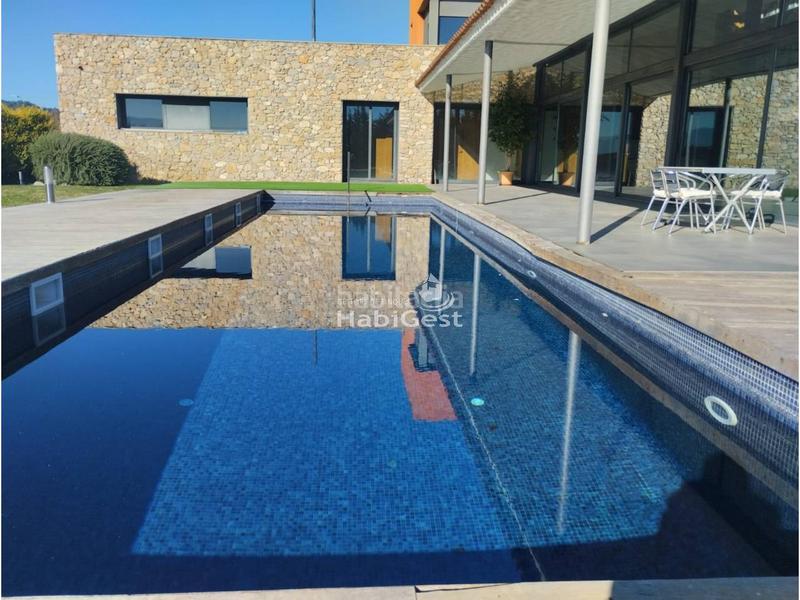 Foto 62077afa-ceb4-48e9-8915-2a8e2cb1ba0c. Casa con parcheggio piscina in Cervià de Ter