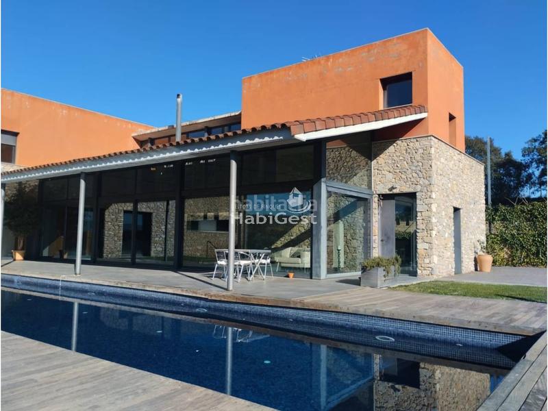 Foto 79d1cb24-5659-4543-bfc2-f1e2dea2af51. Casa con parcheggio piscina in Cervià de Ter