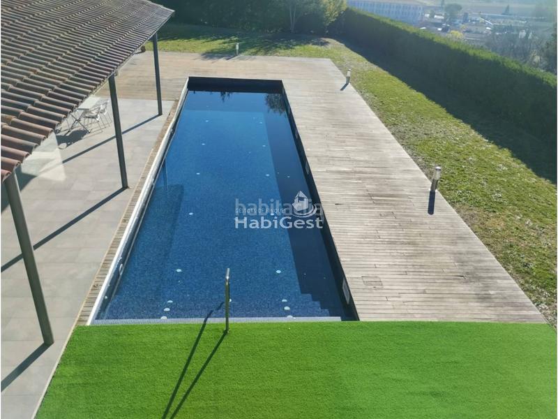 Foto b410abe3-6181-4236-a119-03bba6b64758. Casa con parcheggio piscina in Cervià de Ter