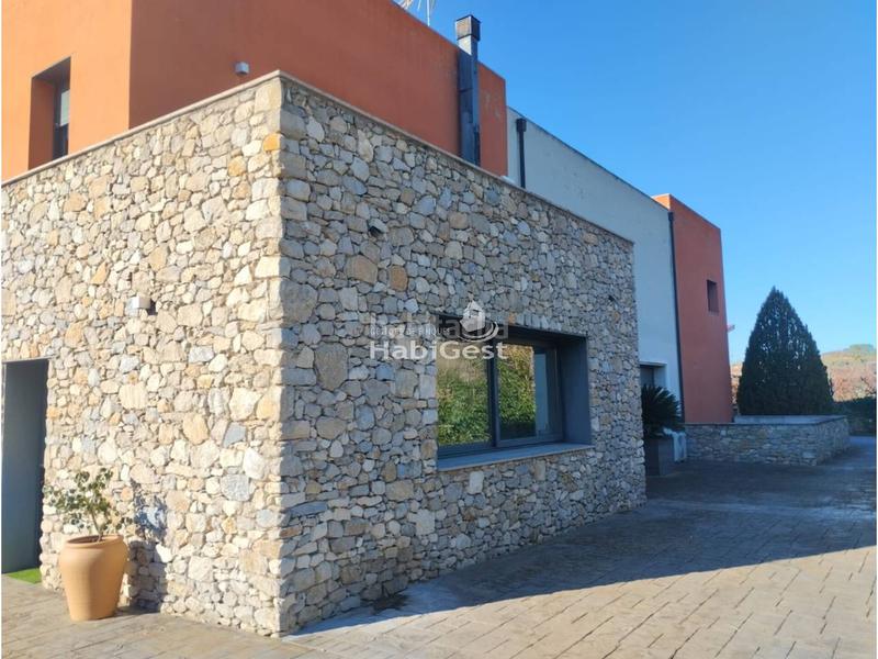 Foto d9e4dc60-e60f-43f7-be51-acdf22256786. Casa con parcheggio piscina in Cervià de Ter