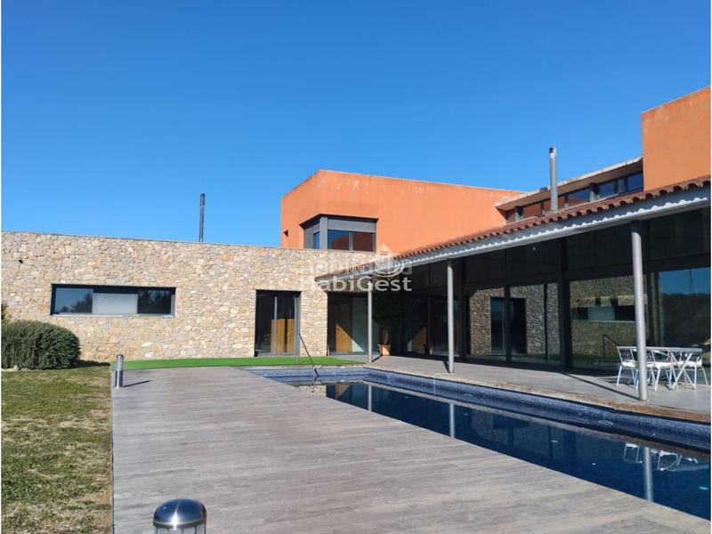 Foto de0835cd-c873-4997-91b7-be6eb96e1002. Casa con parcheggio piscina in Cervià de Ter