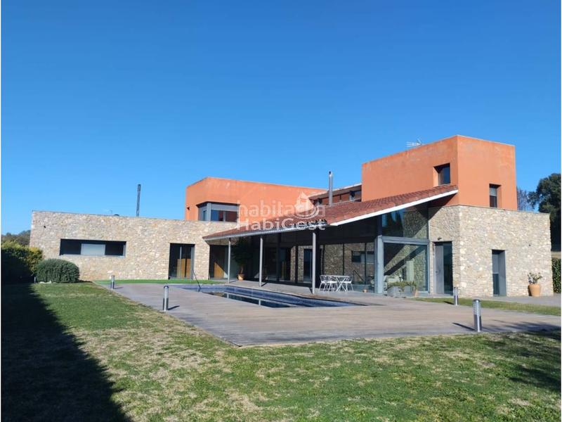 Foto fff23852-6884-4d48-bfc0-1ade0f3bb807. Casa con parcheggio piscina in Cervià de Ter