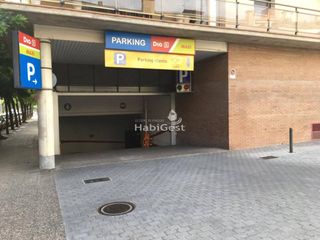 Miete Autoparkplatz  Calle enric clauidi girbal. Parking en alquiler