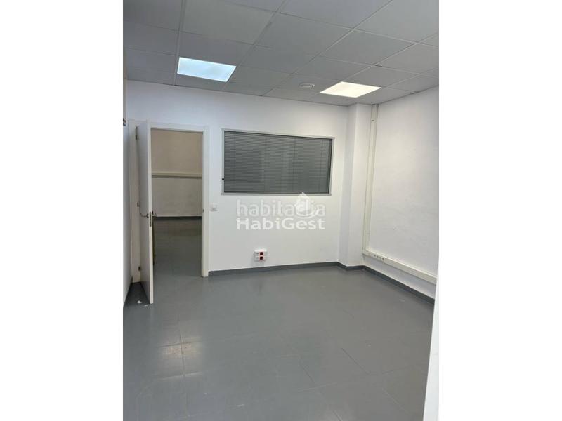 Foto 5b38bfd6-bfd7-4b6d-8c78-921232d30582. Location local commercial dans Eixample Sud-Migdia Girona