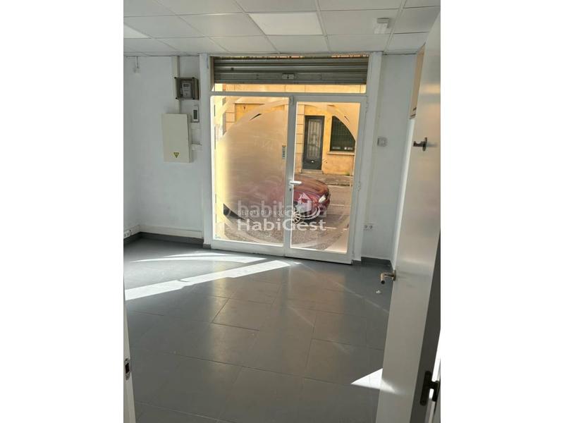 Foto 9faf5ed3-6ef1-453e-910c-cbe525590657. Location local commercial dans Eixample Sud-Migdia Girona