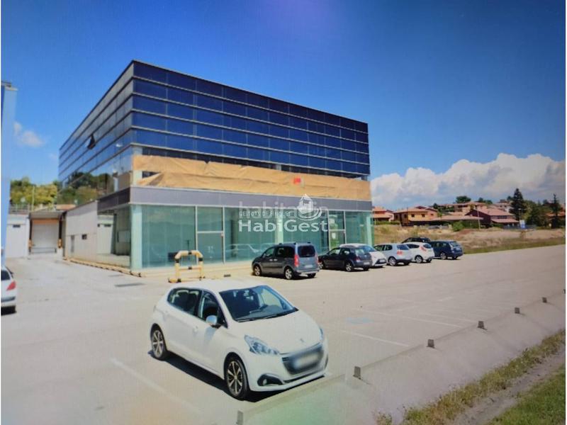 Foto 4d8dd863-8354-4cda-b03e-fc951221a9be. Nave industrial nave comercial en venta en Gurb