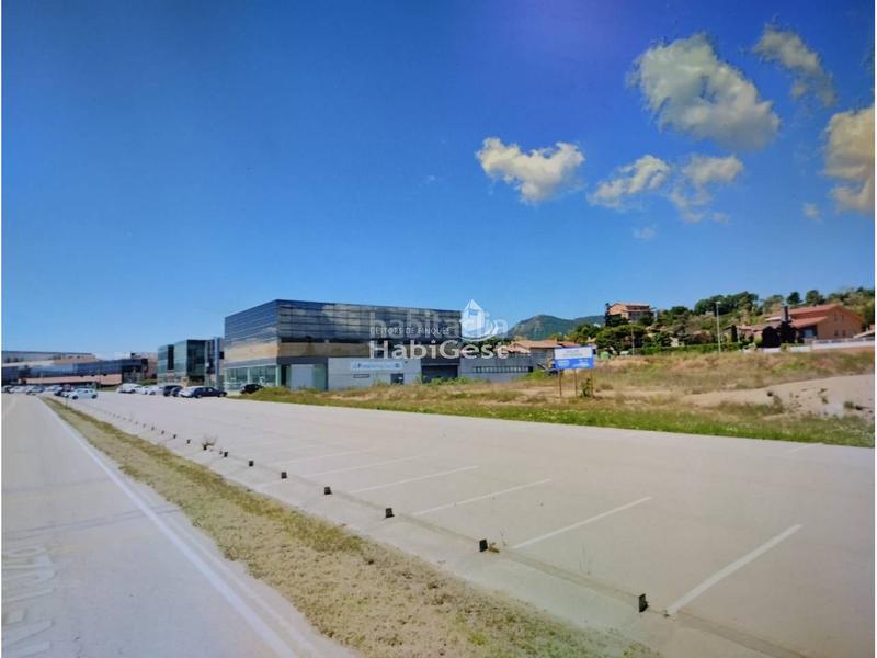 Foto a9e0422d-ea66-4a0f-bdbf-3a0a142d0c79. Nave industrial nave comercial en venta en Gurb