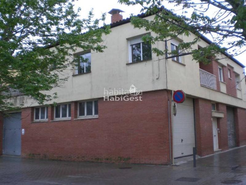 Foto b210e933-e741-4951-9a1a-e7894695a9e6. Casa adossada amb calefacció aparcament a Barri Vell Salt