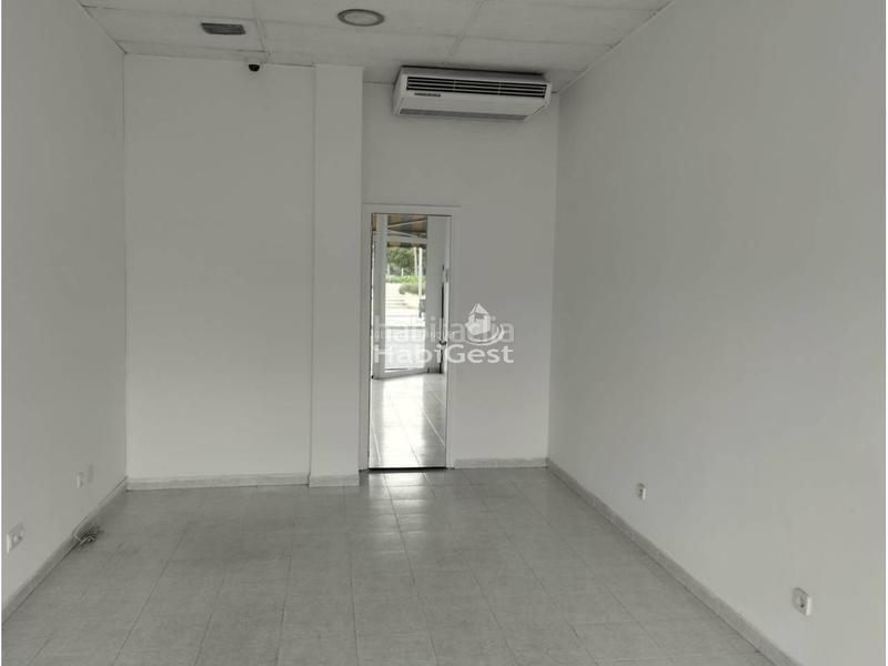 Foto 0d4562a3-0b5f-436a-979e-7a47206f197d. Lloguer local comercial a Eixample Sud-Migdia Girona