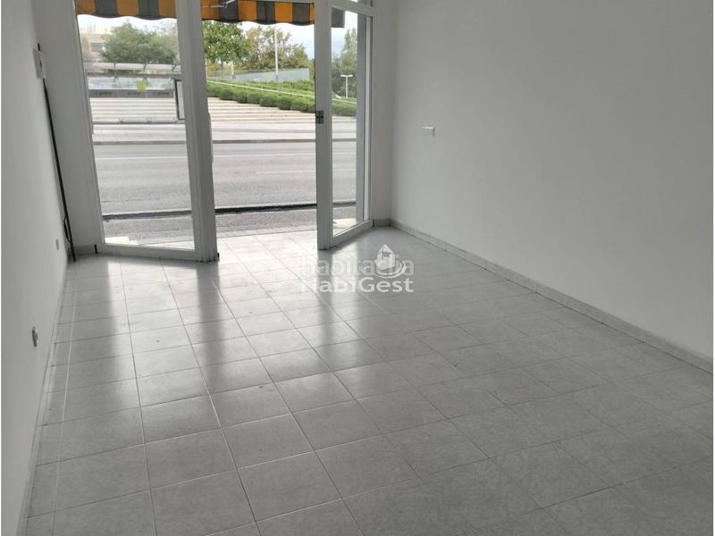 Foto a64e28d3-4110-4caa-8aaf-93feb21f0dad. Lloguer local comercial a Eixample Sud-Migdia Girona