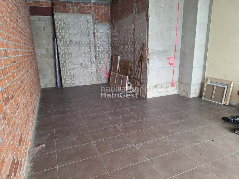 Foto a365ac36-d8e2-45a5-a6a6-9dd9c2fd20df. Lloguer local comercial a La Devesa Girona