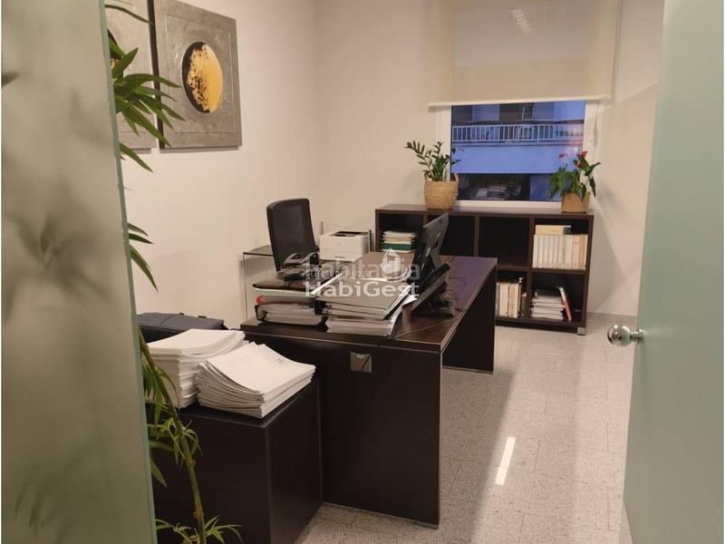 Foto 8e9cb3b6-b69d-4b4c-8fce-7768898aa5c2. Lloguer oficina a Eixample Nord Girona