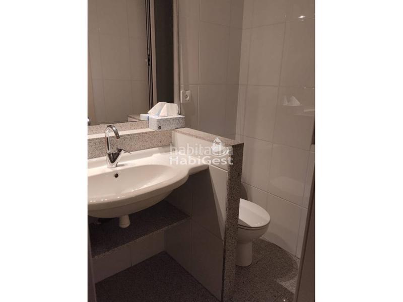 Foto f30a0c75-b48d-4b9a-afff-53a1d481c2f1. Lloguer oficina a Eixample Nord Girona