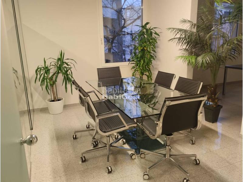 Foto 9af5b414-6195-4fd3-b5db-74463139bfc7. Miete büro in Eixample Nord Girona