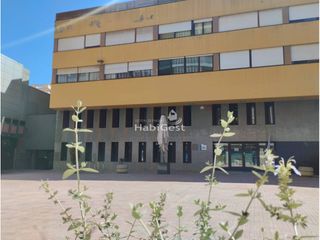 Rent Flat  Plaza jordi de sant jordi. Pis lloguer al centre de girona.