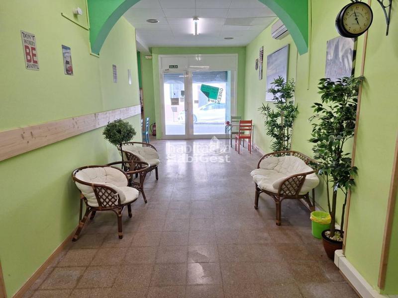 Foto cc6569a3-cb83-47d4-b837-a5e87f19510d. Location local commercial dans Eixample Sud-Migdia Girona